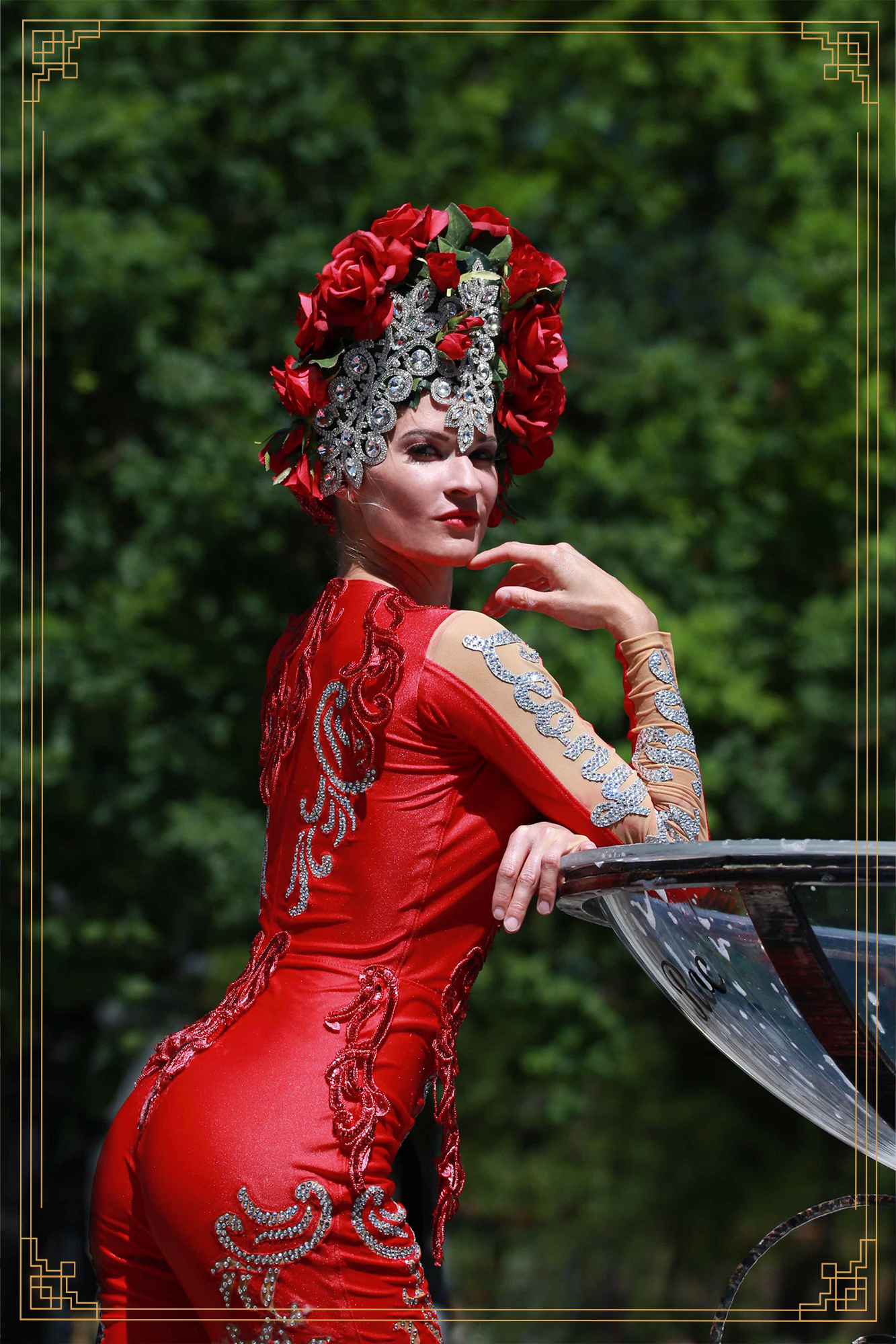 Champagnerglasshow mit Ganzkörperanzug für Events mit besonderen Ansprüchen